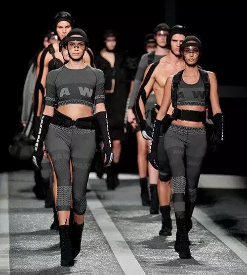 联名优衣库疯抢,疯狂购买优衣库