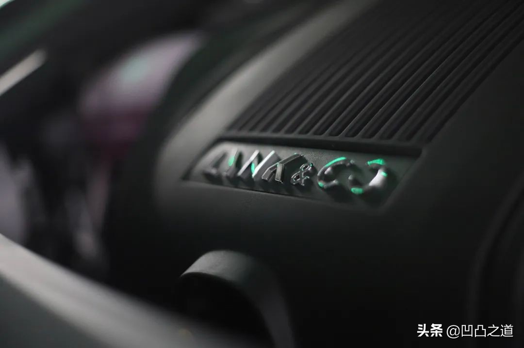 你去长沙文和友打卡，尼依格罗看云，我却在地库欣赏对立美学