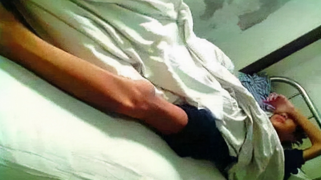 安徽17岁高中生，2万卖肾买苹果手机获巨额赔款，现在过得怎么样