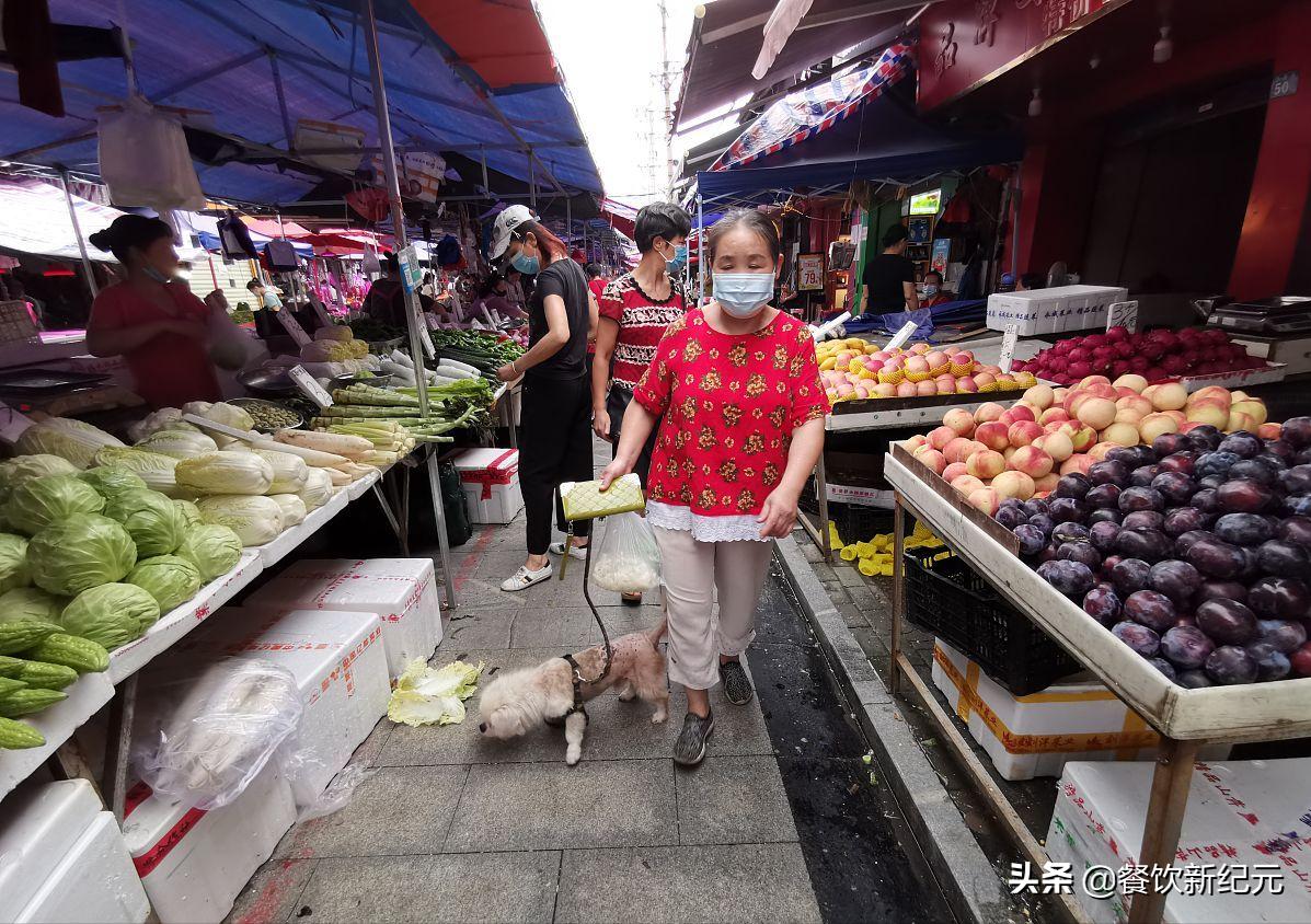 卖菜阿姨收入,卖菜阿姨挣一万块钱