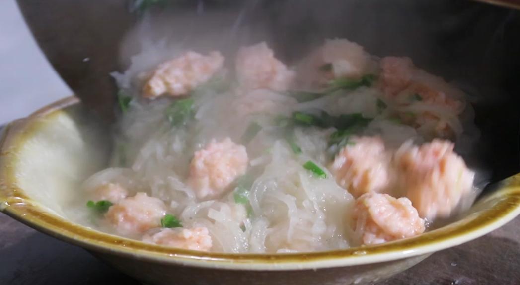 萝卜和虾的家常做法,1根萝卜3个鸡蛋新吃法