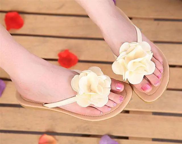 洗衣机拖鞋清洗小妙招,拖鞋鞋底发黑清洗小妙招