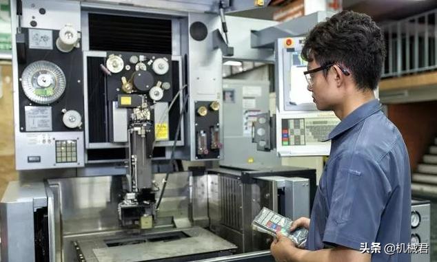 机械行业毕业能干什么,机械行业转行学什么比较好
