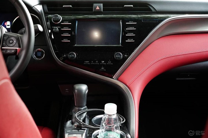 八代凯美瑞运动版红内饰,八代凯美瑞运动版电光宝石绿