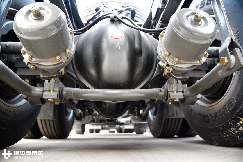 来自中国重汽的国民重卡，老司机带您重新认识豪沃T7H牵引车