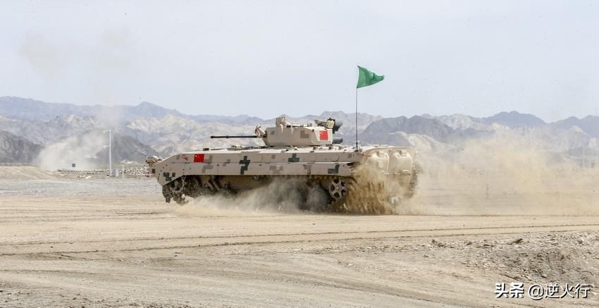 我国坦克的速度,中国最强的履带式装甲车