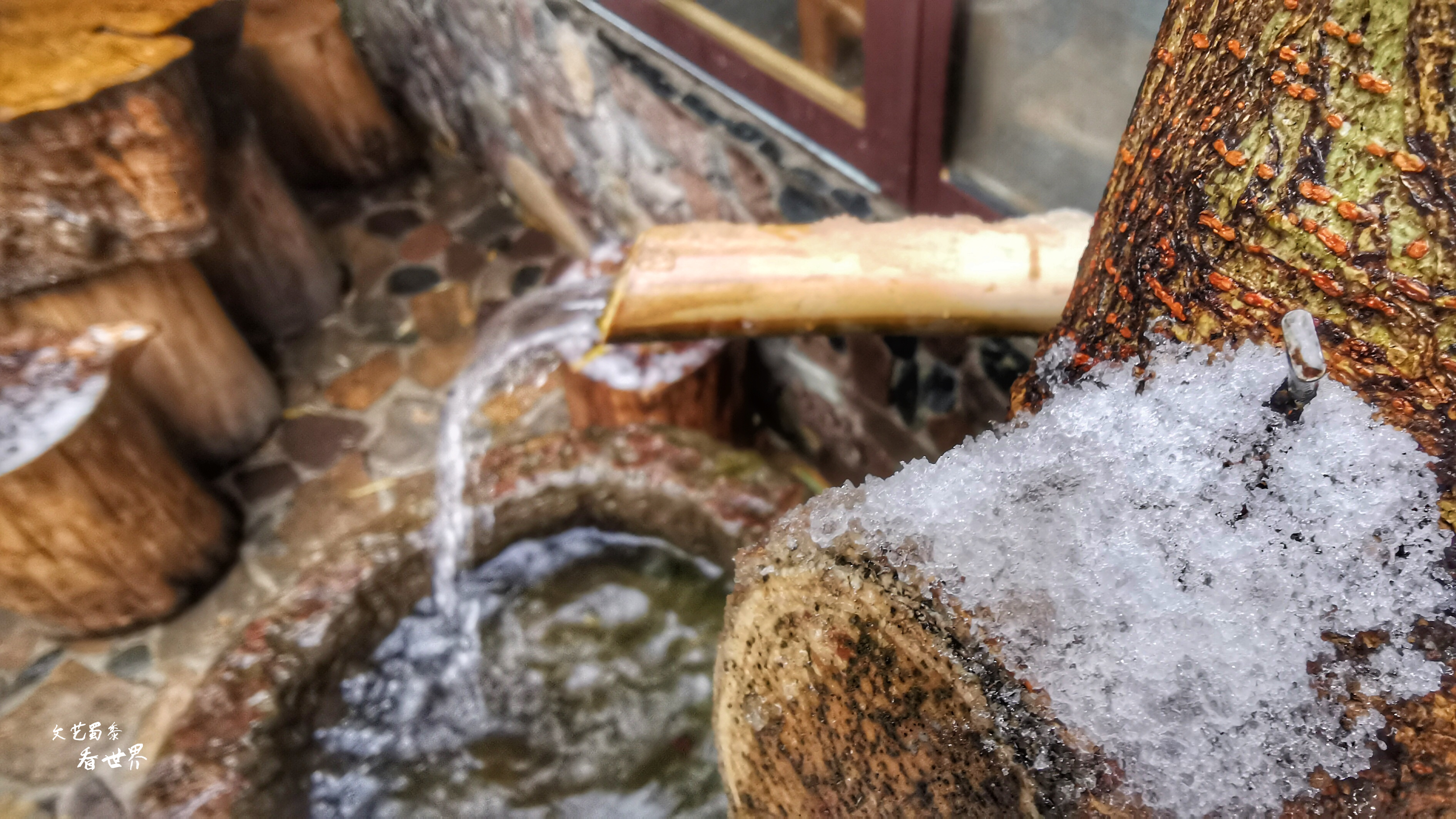 因《舌尖上的中国》而为人所知，刚刚的四月飞雪又让它美成了仙境