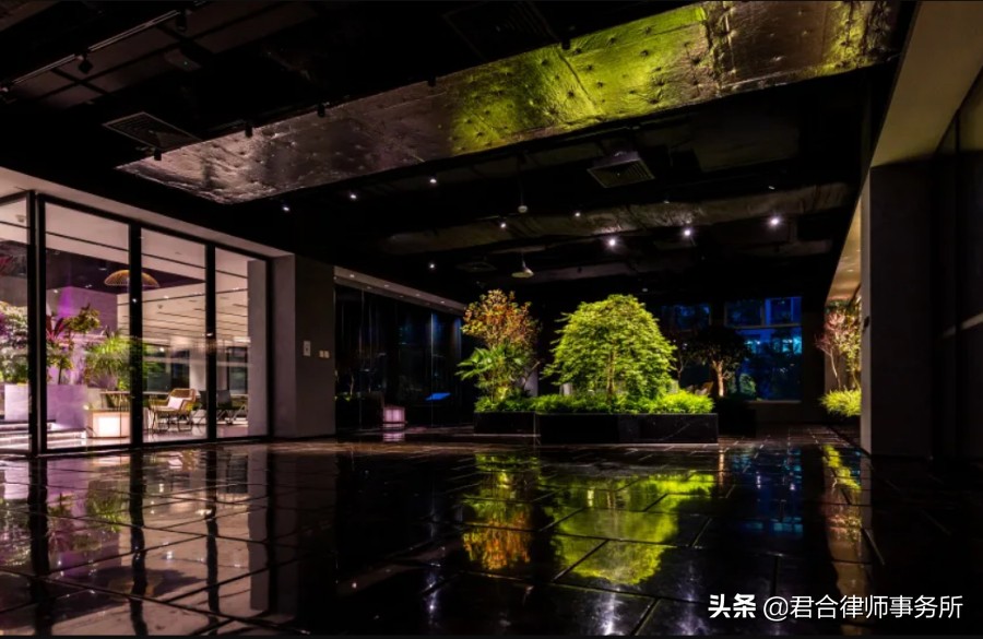 一家红圈律所的极致“凡尔赛”