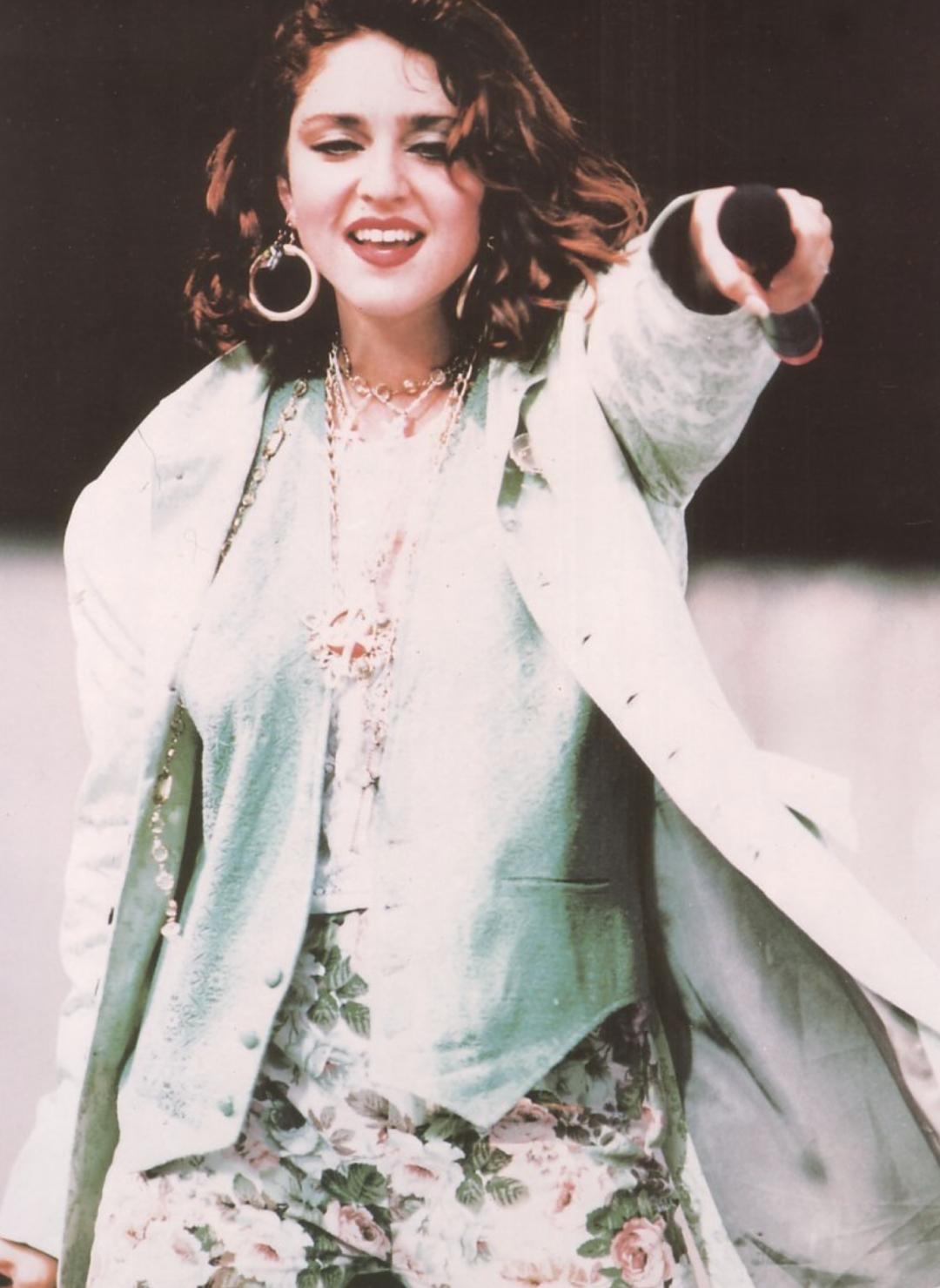 因为疫情取消演唱会的人,因为疫情取消演唱会的明星