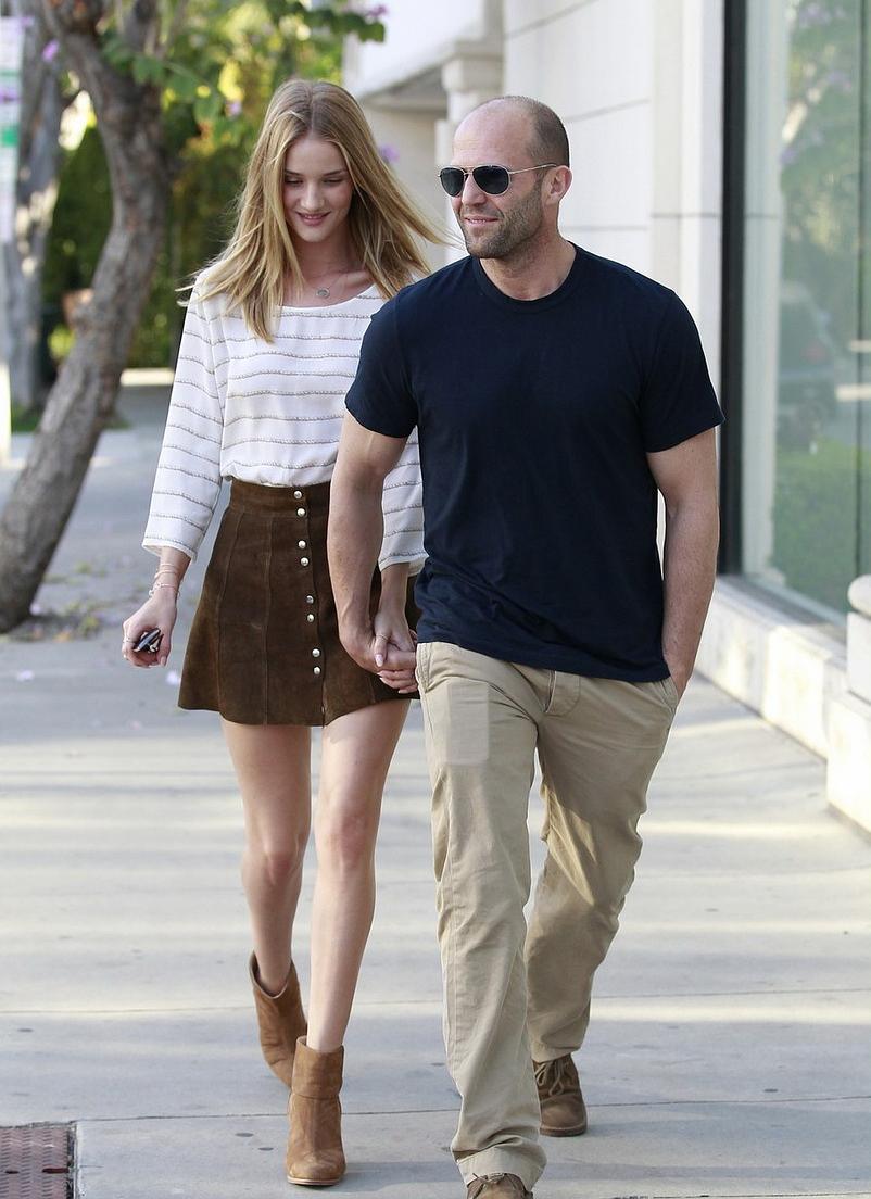 杰森斯坦森找到了女朋友,英伦最帅的秃顶男人杰森斯坦森