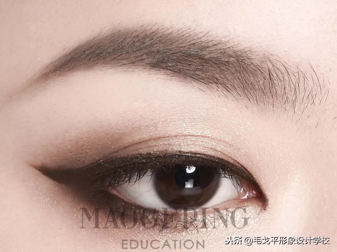 如何画出精致干净的眼妆,怎么画出整容脸