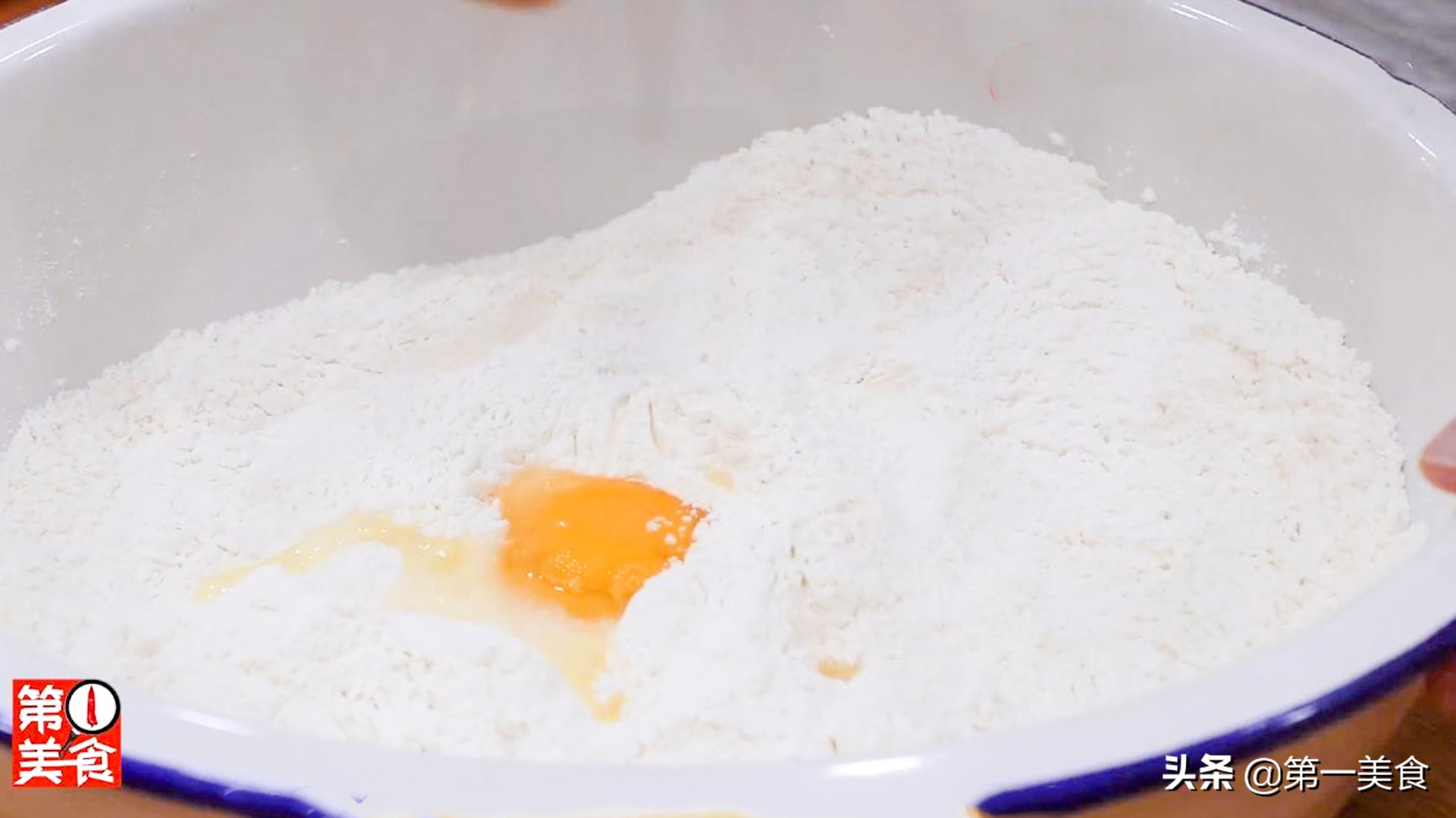 摆摊炸油条的配方和方法,早餐店炸油条有什么配方