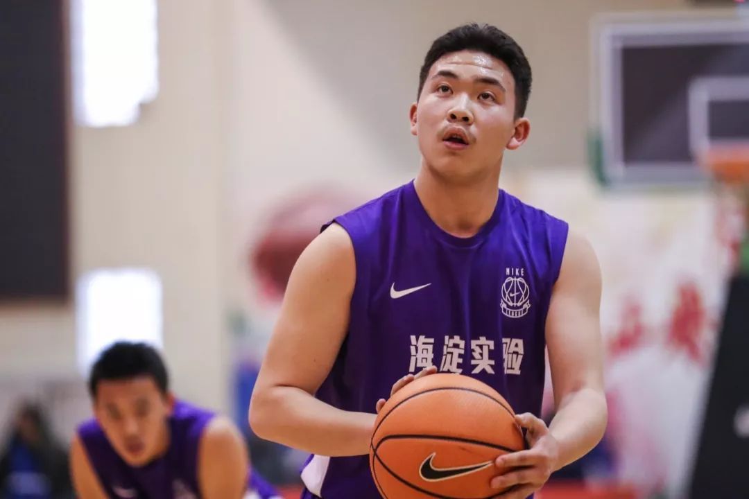 新·十六强齐亮相高中赛场见*力暴**隔扣丨18-19耐克高中联赛