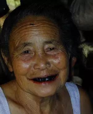 西双版纳历史！景洪清迈曾属一国，傣族老人以黑齿为美