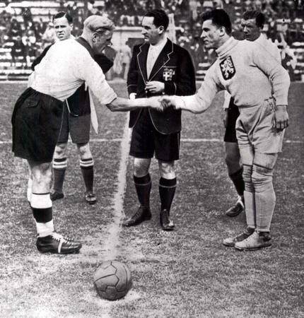 442菱形双后腰阵型解析,五四一阵型怎么打