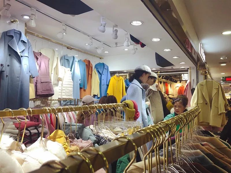 四季青男士毛衣大甩卖宽松轻薄,四季青女装清仓特价毛衣白色