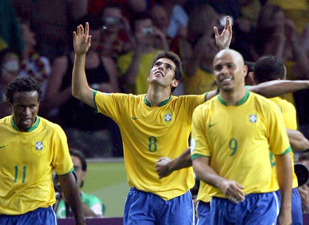 卡卡足球悲情时刻,卡卡绿茵场上的完美偶像