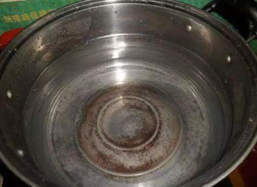 新衣服被别的衣服染色怎么办,衣服被其他衣服染色了怎么洗掉