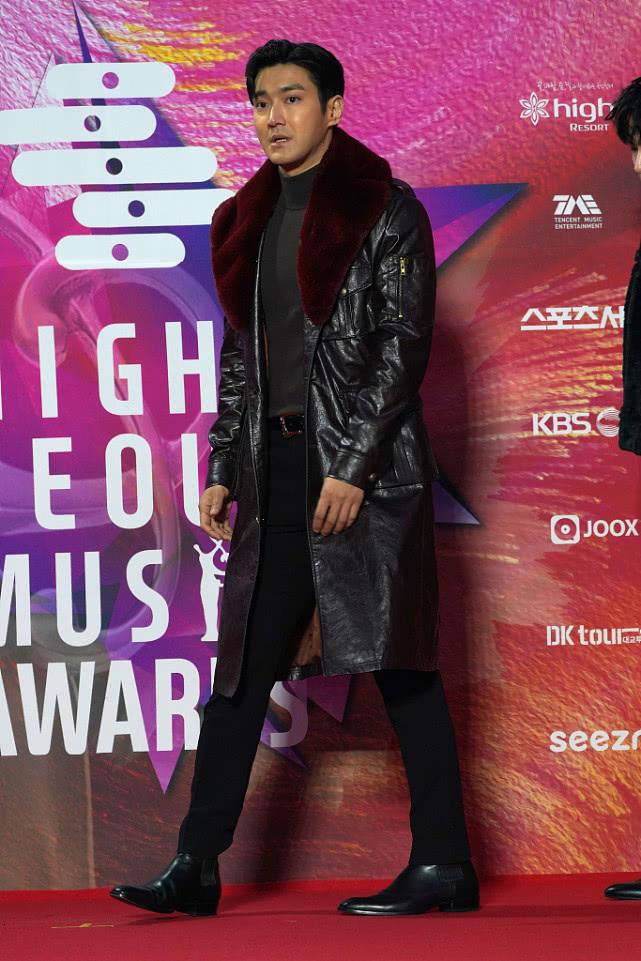 崔始源机场大衣,毛呢大衣崔始源