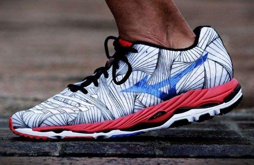 美津浓高足弓缓震跑鞋推荐,公认脚感最好的跑鞋美津浓