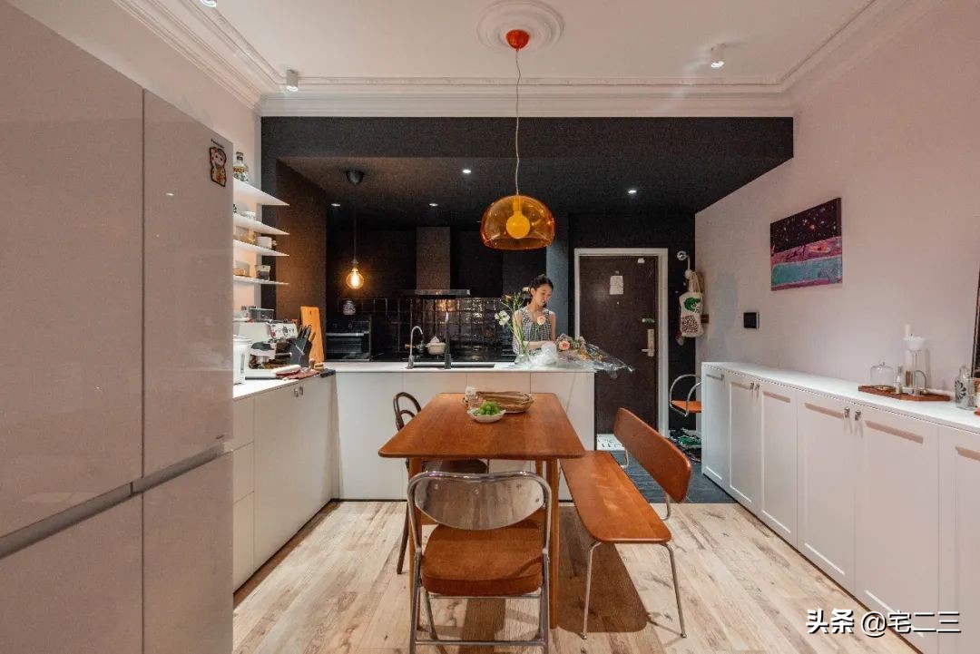 霓虹灯下，他们的“摇滚之家”