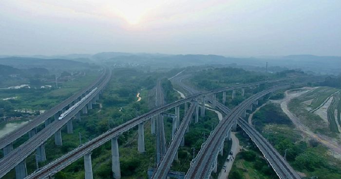 广西高铁隧道,广西年底通车的四条高铁