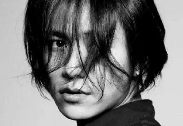 自己在家剪头发又染头发,在家自己给小女孩剪头发