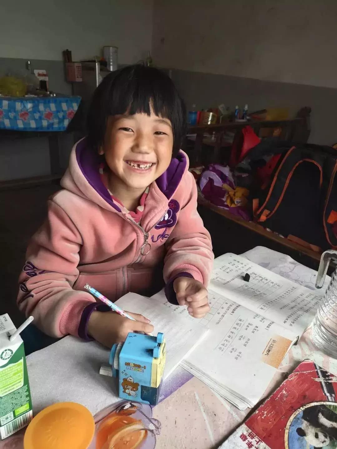 校园霸凌打骂人的小孩,校园霸凌施暴女孩