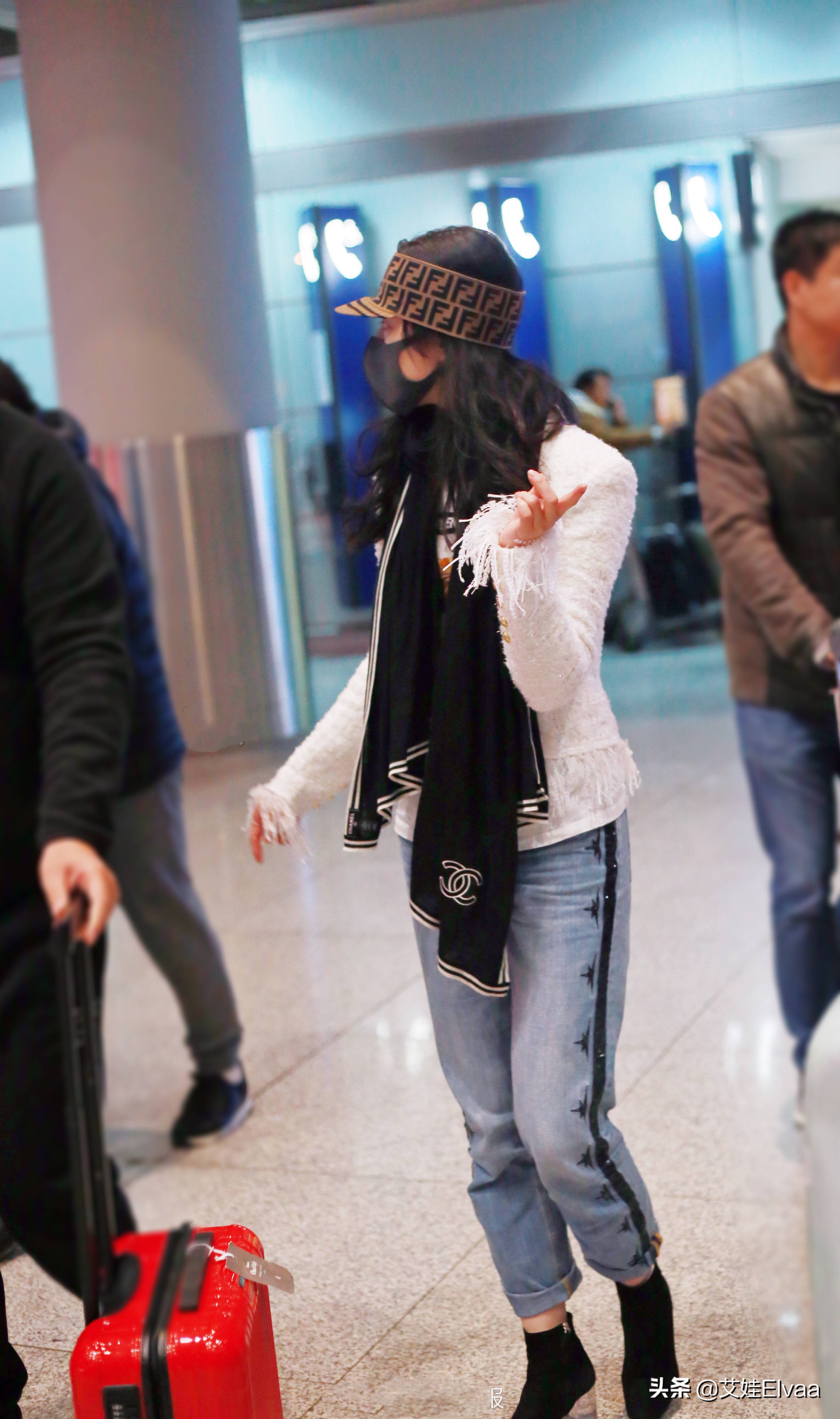 刘亦菲私下穿羽绒服,刘亦菲穿顶级高定