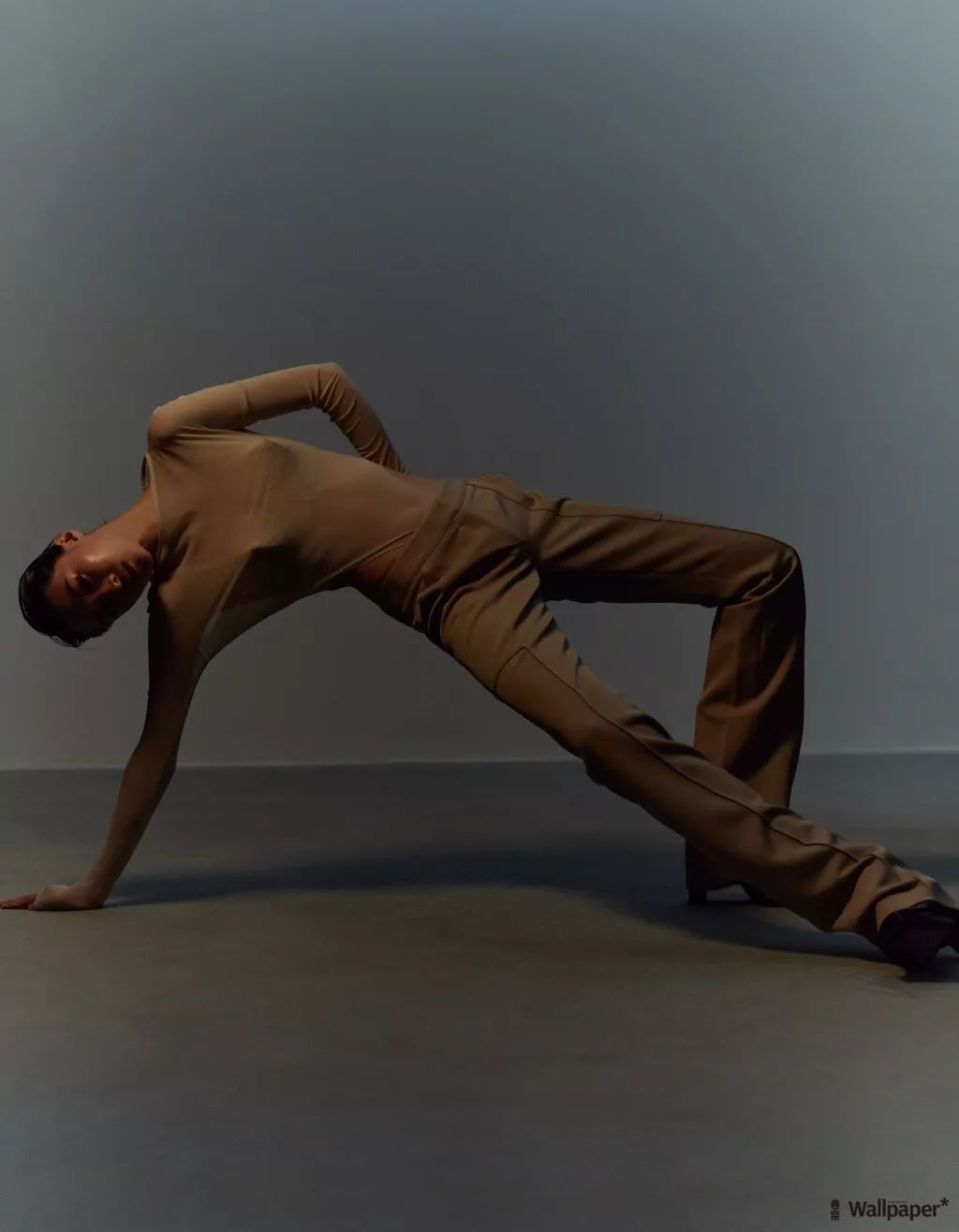 刘雯何穗个人简介,刘雯何穗奚梦瑶走秀视频