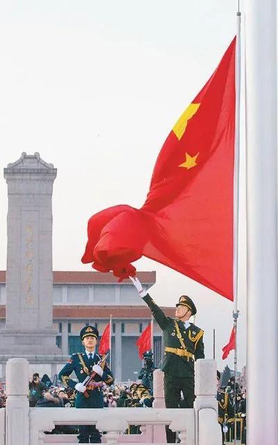 中国第一面五星红旗的来历,开国大典第一面五星红旗冉冉升起