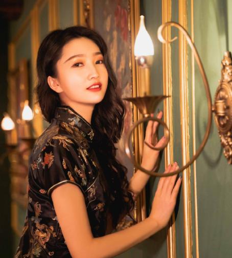 关于什么样的身材适合穿旗袍,穿旗袍穿的不是身材而是风韵