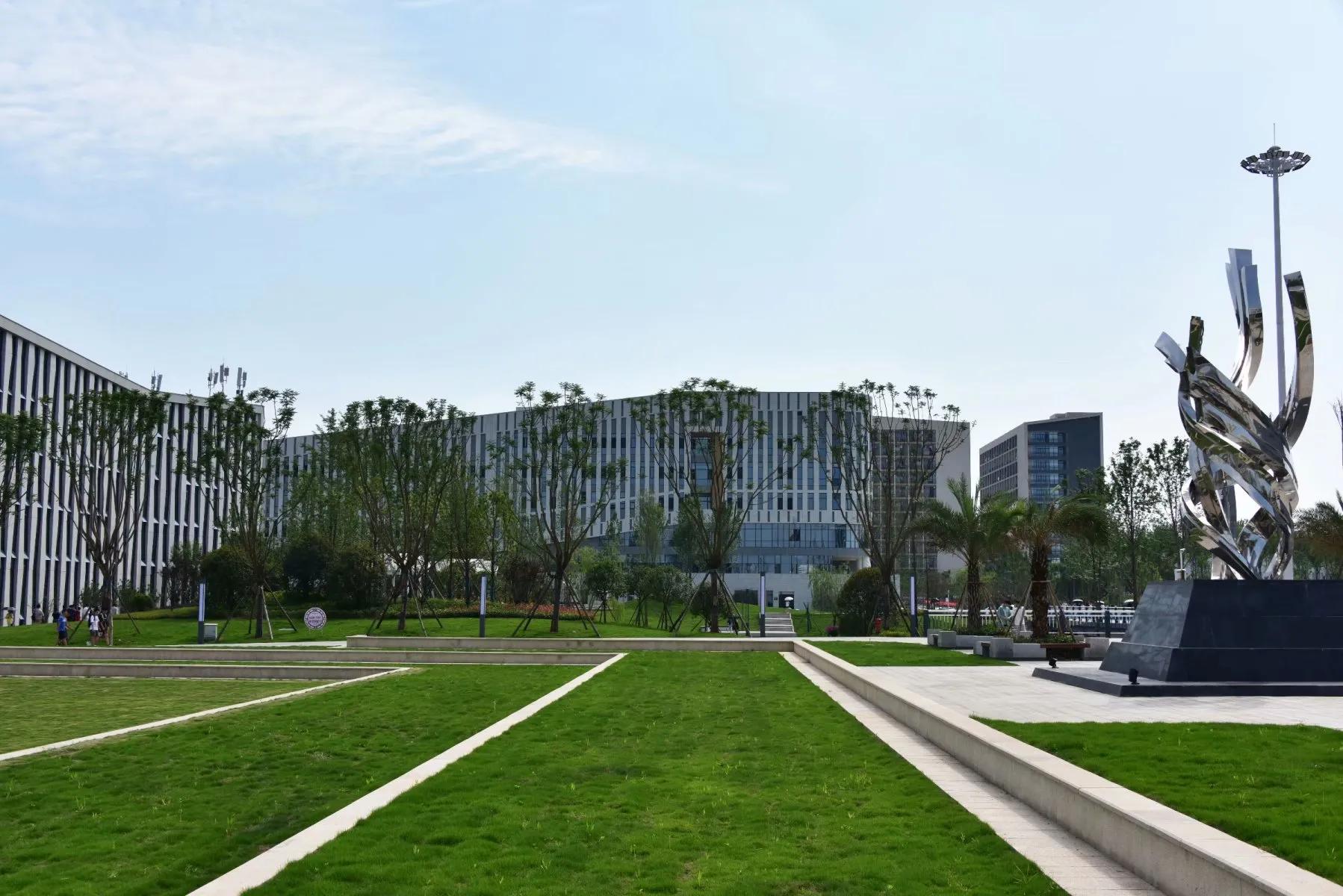 正在建设的大学新校区,一个非凡的学校