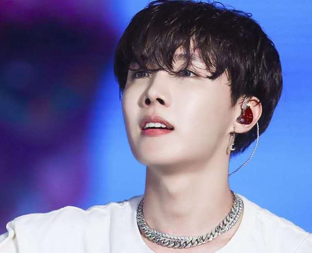 2019世界最帅面孔金泰亨,2017世界最帅面孔100人金泰亨