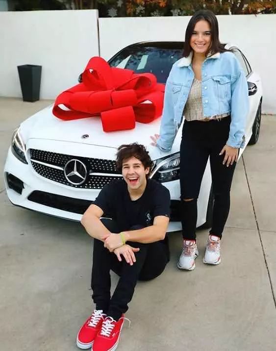 最甜分手看哭3千万人，转头与75岁基友妈妈结婚，“我是你爹”