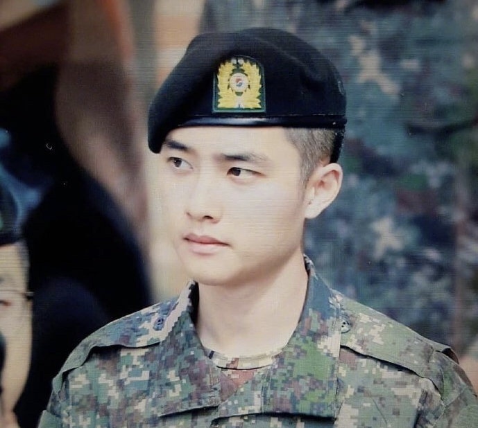 exo鎴愬憳琚矇涓濆簲鎻撮渿鎾煎埌,exo绮変笣搴旀彺琚埆鐨勫洟闇囨捈