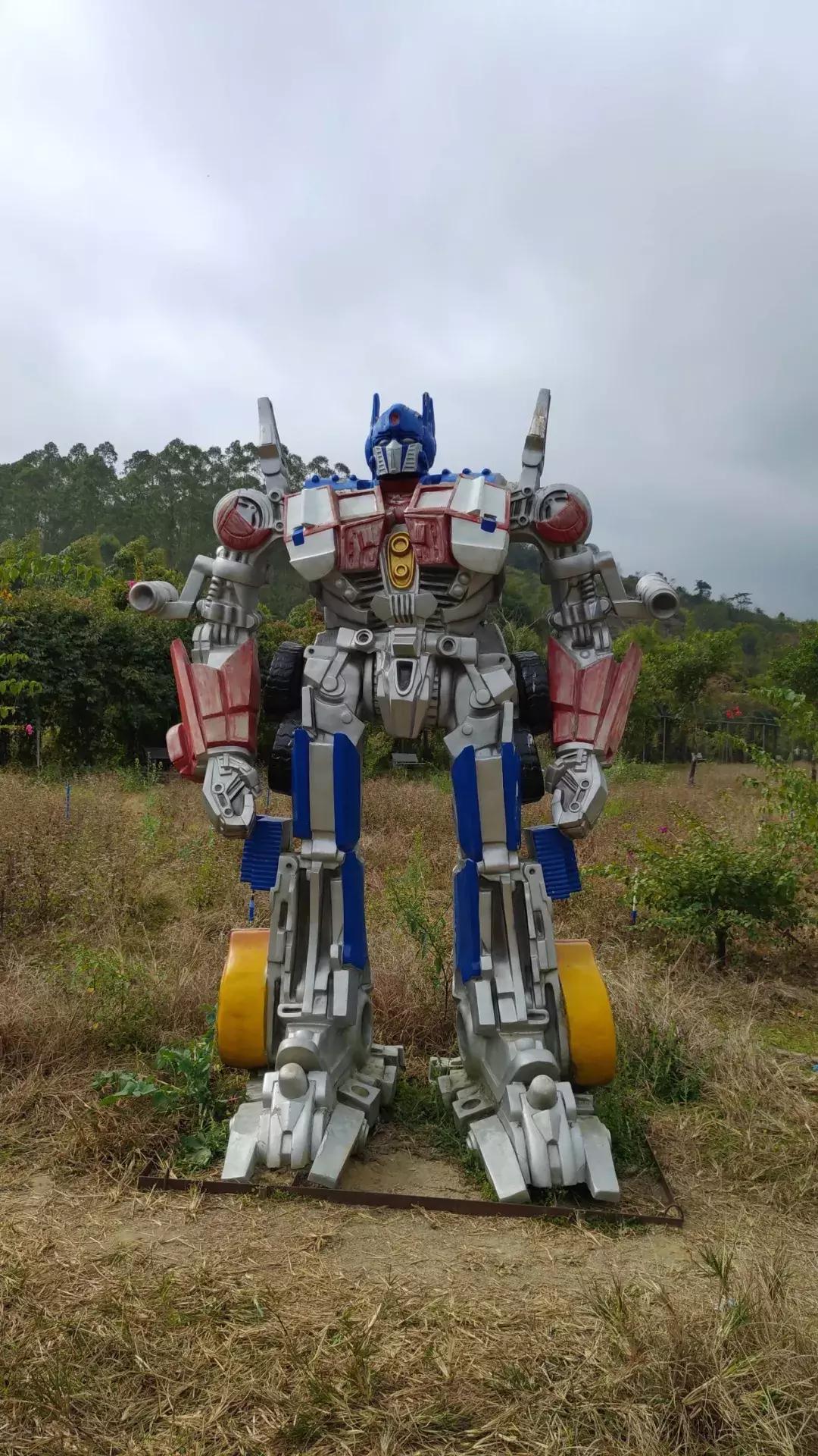 我逛了家乡的山寨乐园，并发现一大堆“盗版动漫人物”！