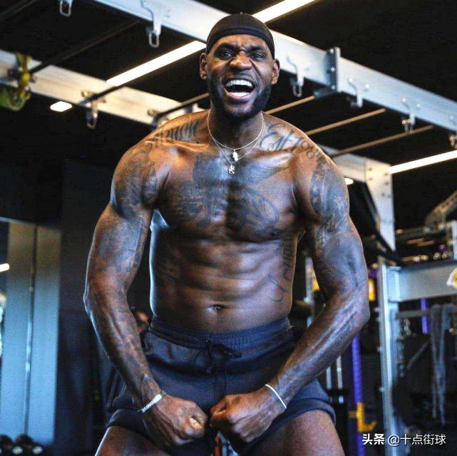 为什么举重运动鲜见优秀的黑人选手？除了基因，最后一点不可否认