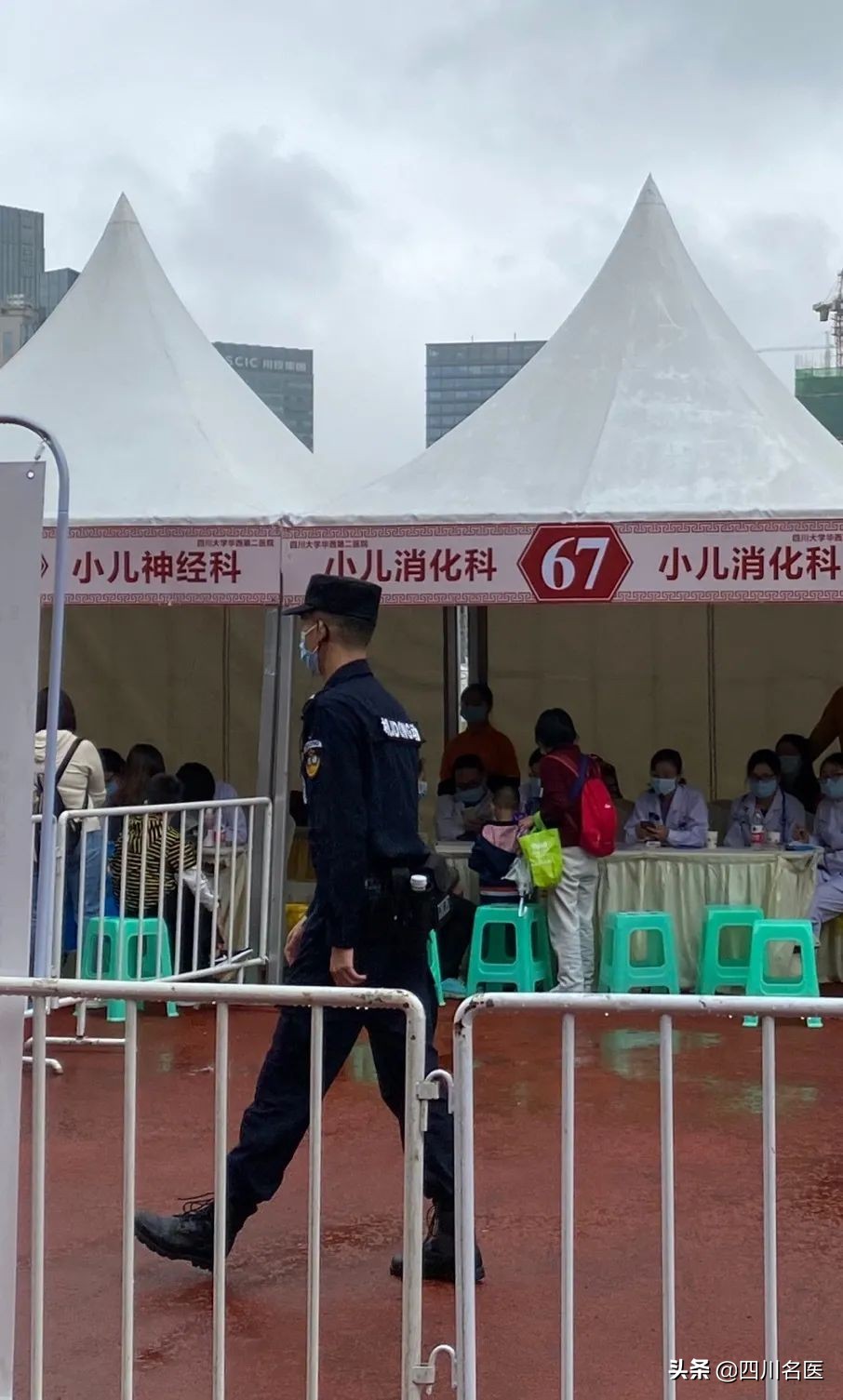 火爆！数万人“追星”华西坝