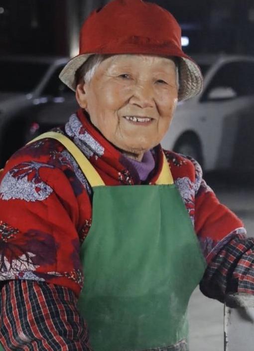 失眠睡不着是因为你想的太多,夜深了你还睡不着你在想什么呢