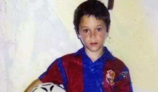 伊涅斯塔个人资料,拉玛西亚顶级天才