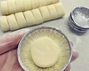 酥脆蛋挞加奶油,冰冷的蛋挞酥脆