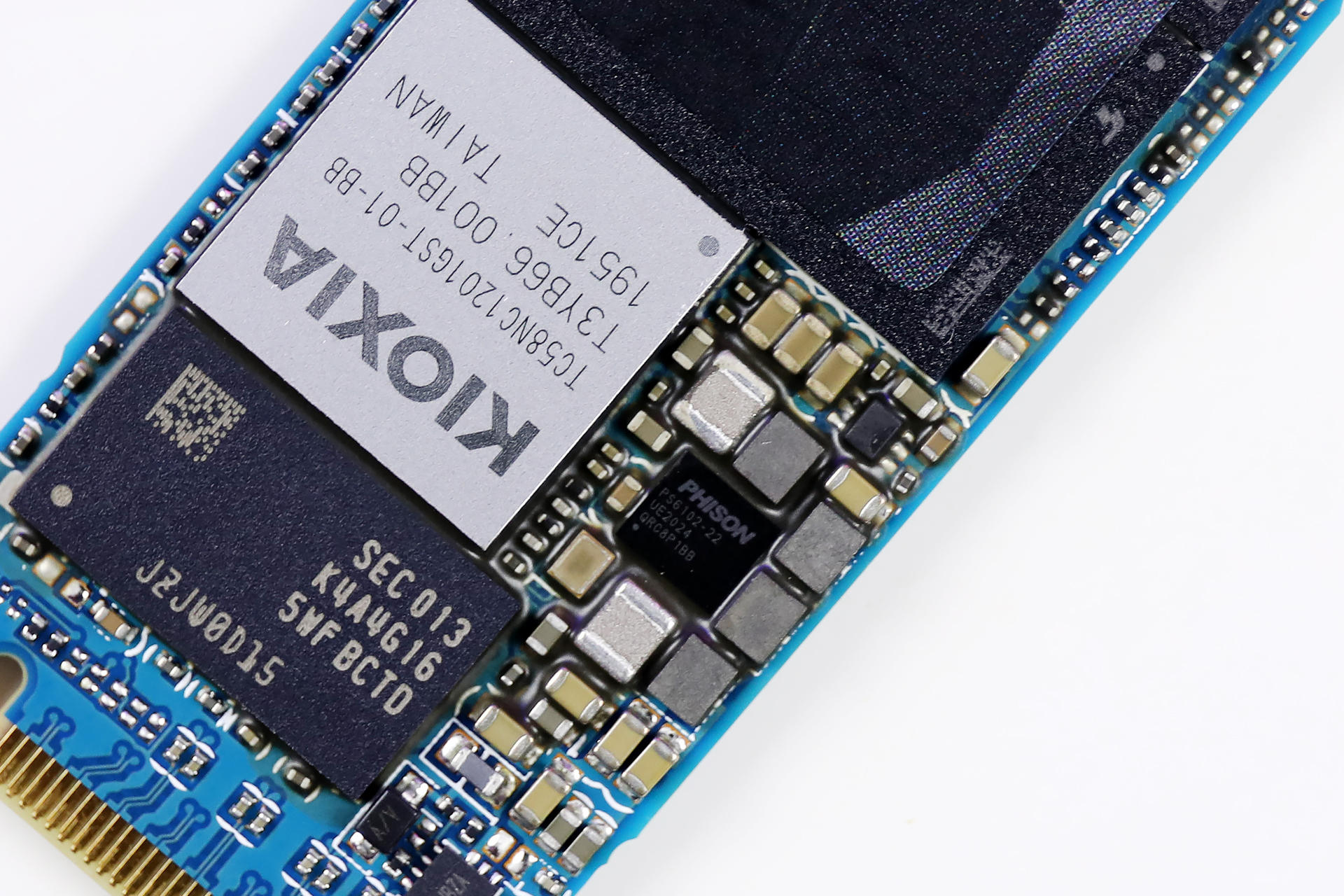 铠侠rd20固态硬盘,铠侠rd20和英睿达固态硬盘哪个好