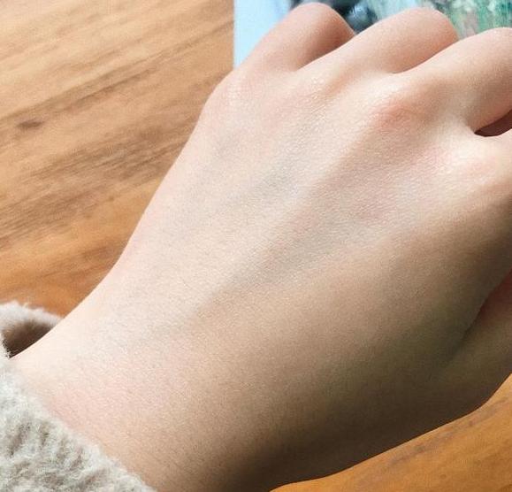 雅顿银胶为啥叫白手套,伊丽莎白雅顿银胶的颜色