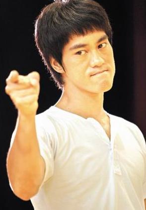 民用小飞机女驾驶员,战斗机女飞行员驾驶飞机视频