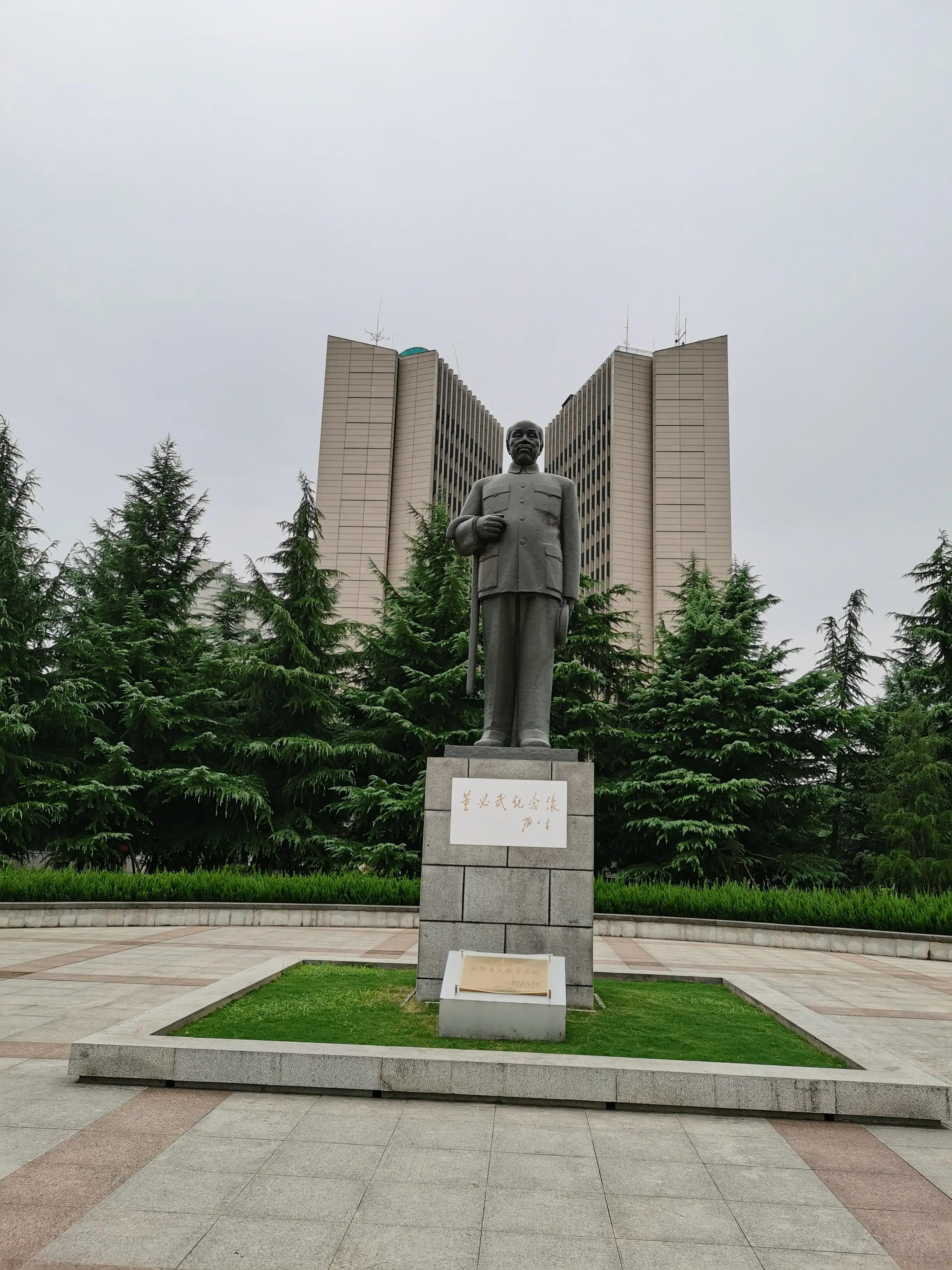 武汉洪山广场美食,武汉洪山广场附近有什么好玩的