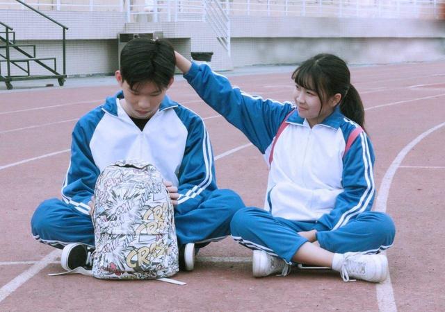 小学学生写情书,学生写情书被老师发现了