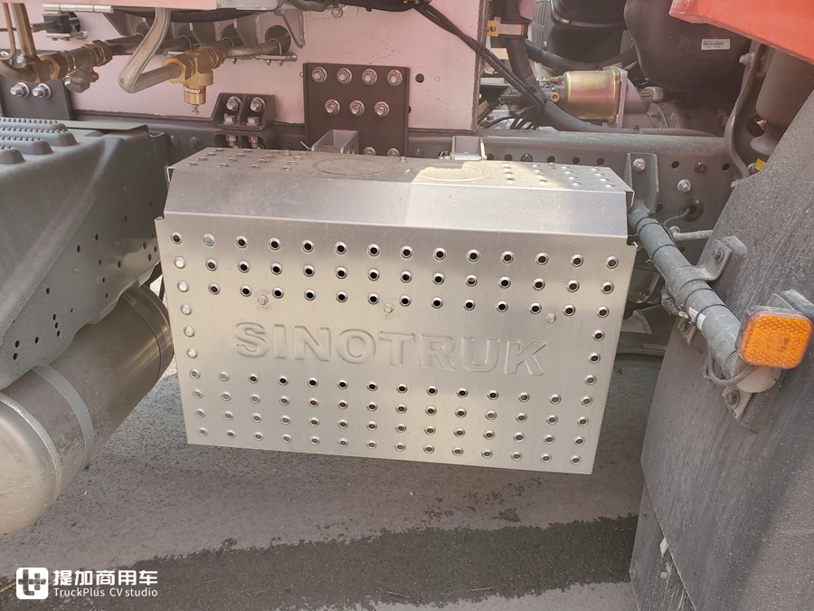 豪沃tx7最新版燃气车好吗,重汽豪沃tx7原车屏安装倒车影像