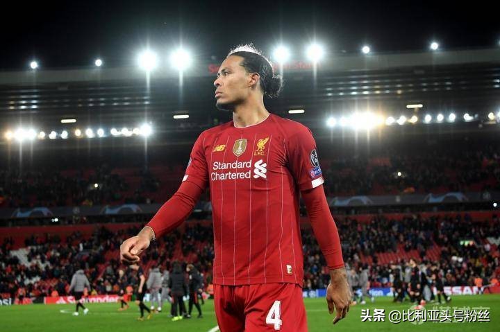 足球运动员腿型,足球运动员的脚越小越好吗