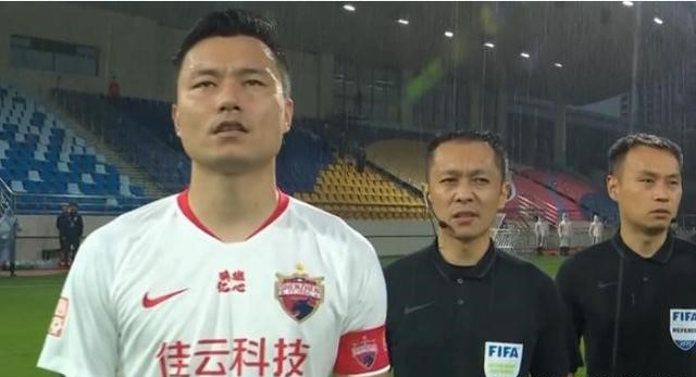 中超裁判惹争议断腿黄牌var,中超名哨低级失误裁判引争议